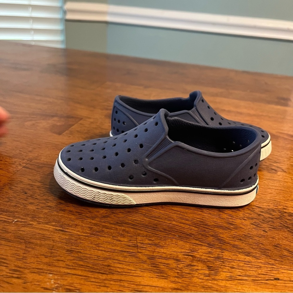 Native Miles Navy Perforated Slip-Ons shoes size 8 - Picture 3 of 11